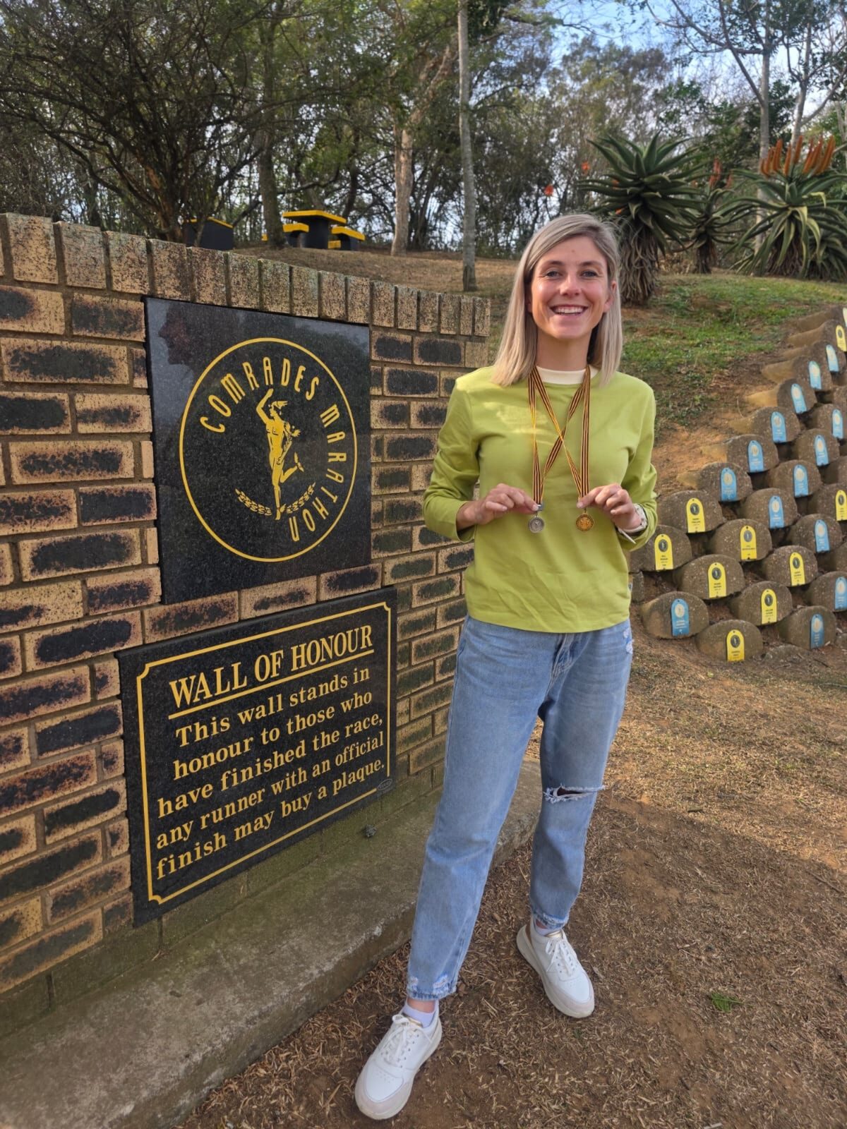 Dr Mara Walker het vanjaar haar "Back-to-back" prestasie vir Comrades voltooi.