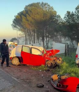 One dead, several injured in head-on crash on notorious Bottelary Road