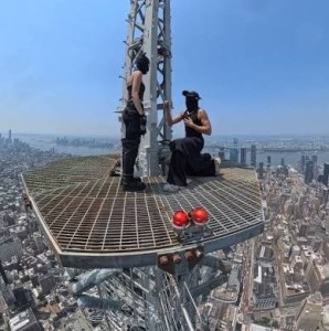 WATCH | Love on top: Thrill-seeking couple scales Empire State Building for sky-high proposal