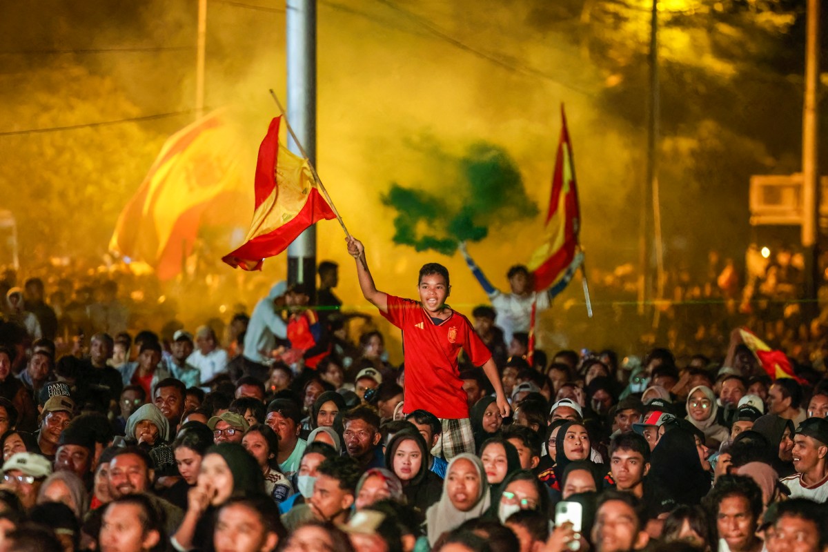 Football fans react as they watch a live broadcast of the 2026 FIFA World Cup semi-final match between France and Spain,