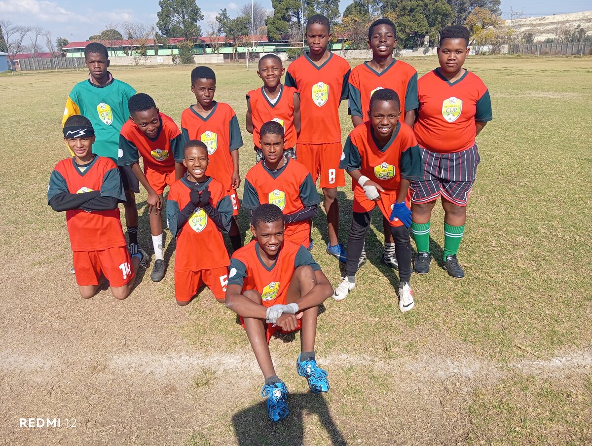 Die Laerskool Bronville het op Jeugdag 'n o.14-sokkertoernooi in die Bronville- stadion aangebied.