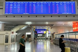 Flights cancelled ahead of Typhoon Dolphin moving over China