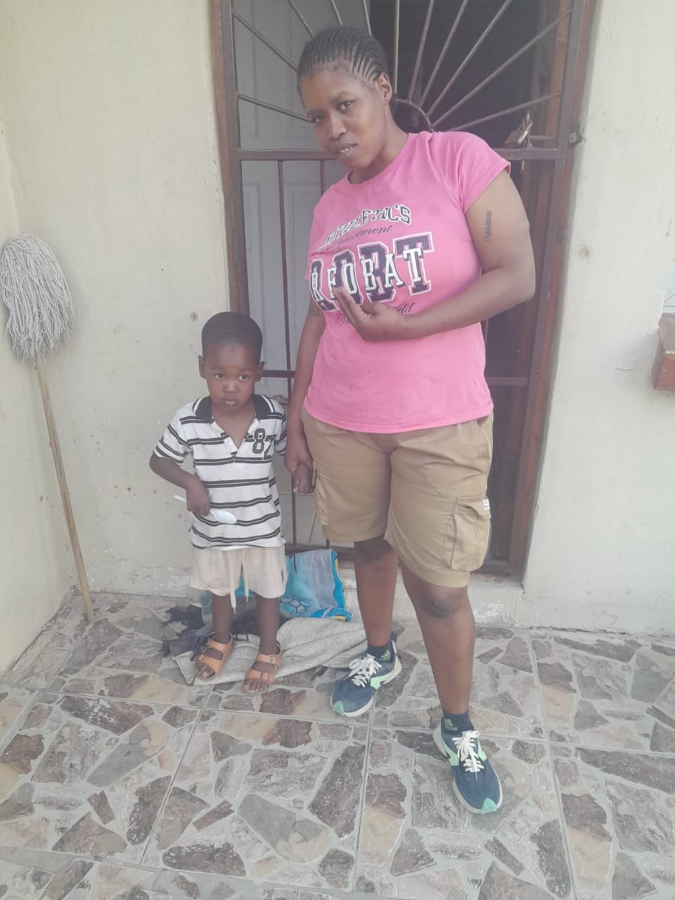 Azosule Thanga en sy ma, Mandisa