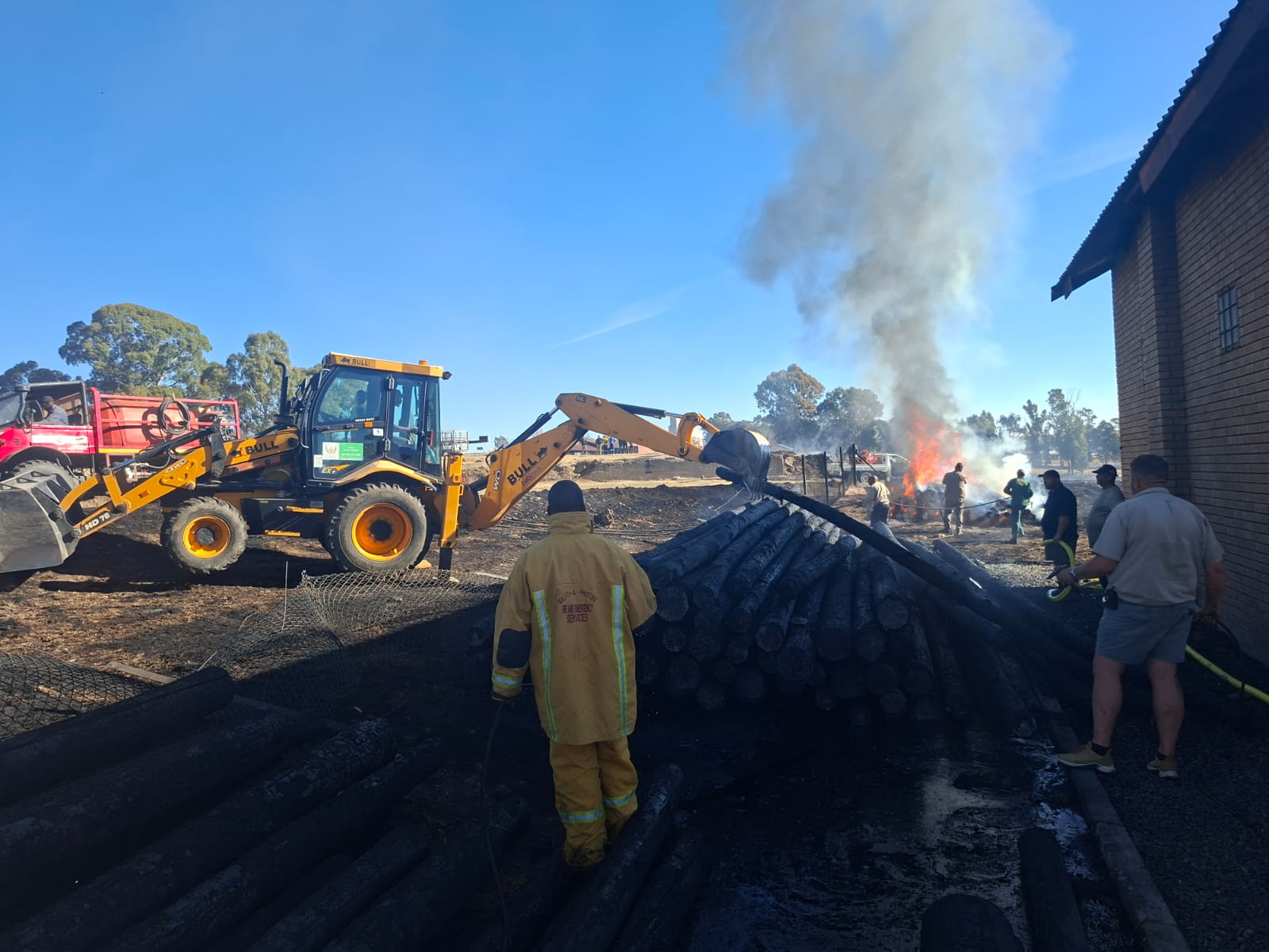 Die brand by die Vrede-substasie.