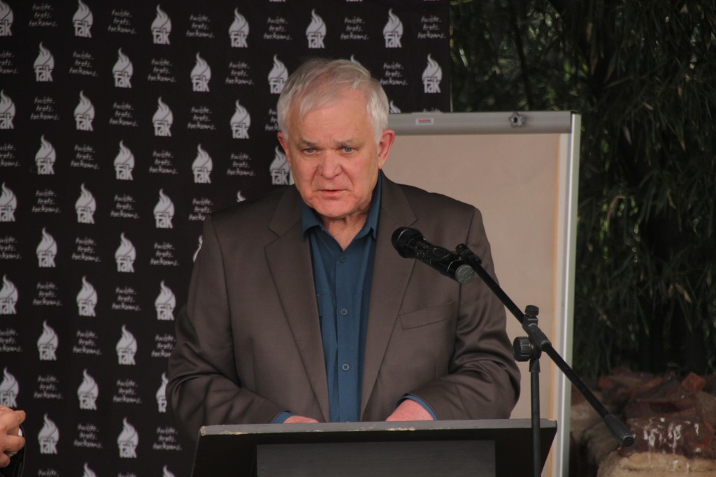 Christopher Torr aan die woord.