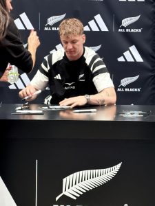 WATCH | All Blacks draw hundreds of fans to Canal Walk meet-and-greet