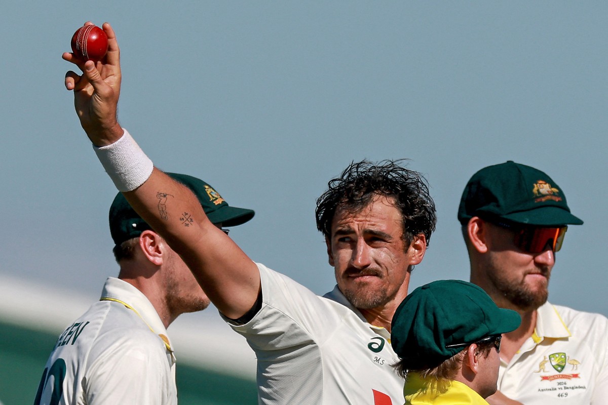 Mitchell Starc celebrates with team mates after taking his tenth wicket for the match against Bangladesh.