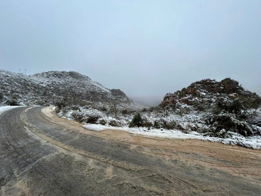 Snow fell in the Swartberg Pass. PHOTO: Storm Report SA