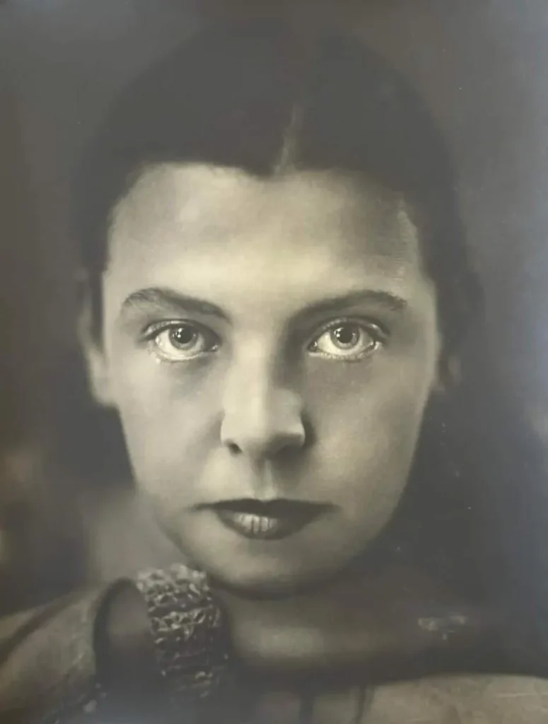 Sara Buijskes portraits