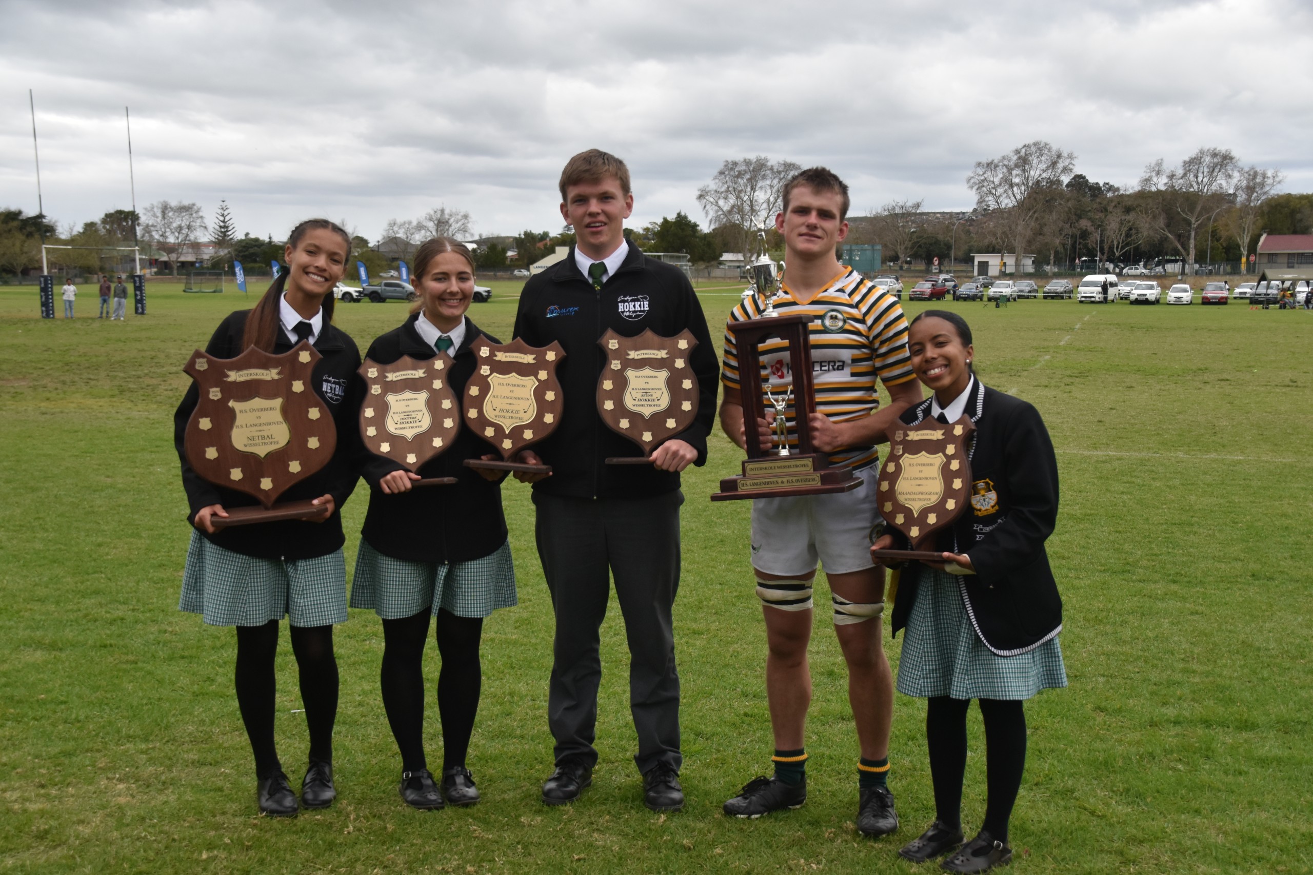 vlnr Jodie Erasmus, Roxy Naude, Johan Janse van Rensburg, Hendrik van Zyl, hoofseun, en Kim Cloete, hoofmeisie.