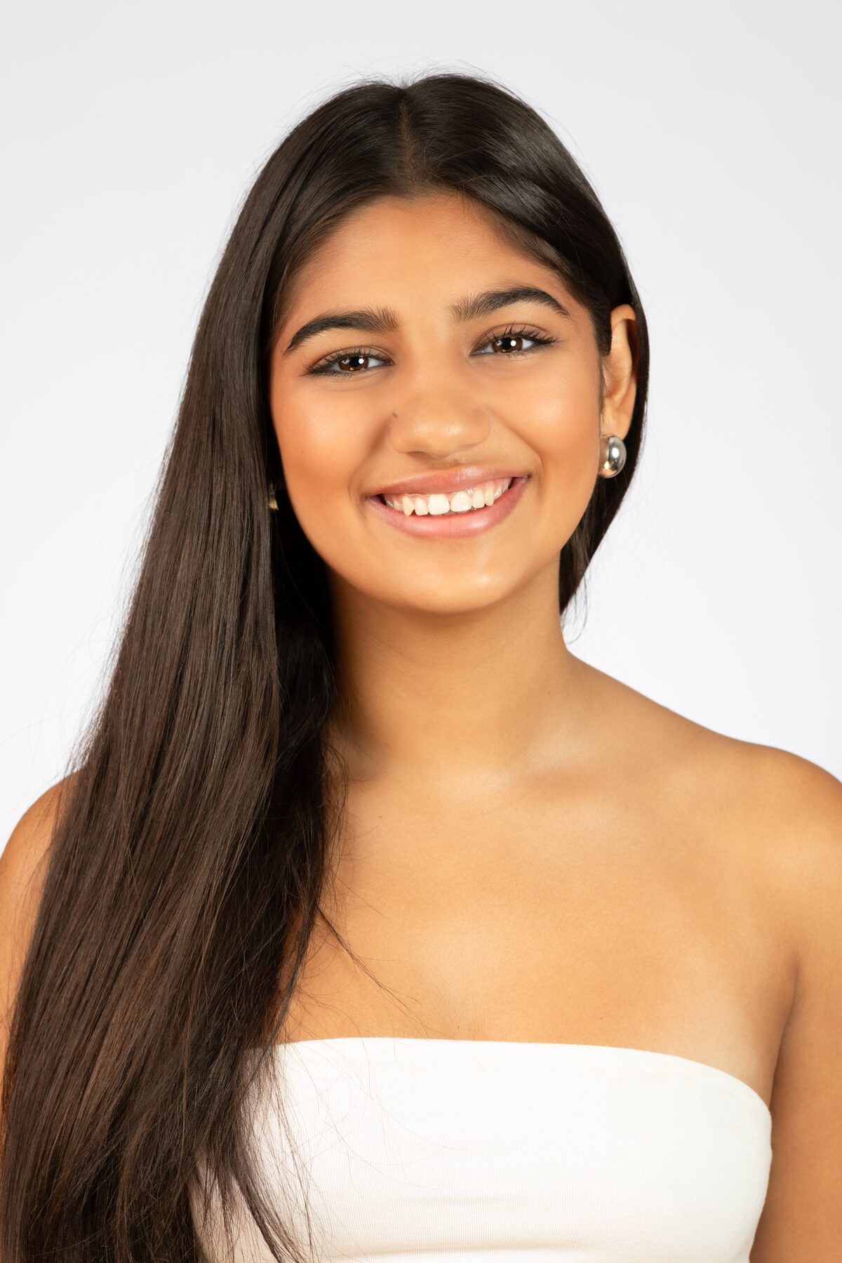 Strand’s China Eve Fisher chases Teen Universe RSA title  