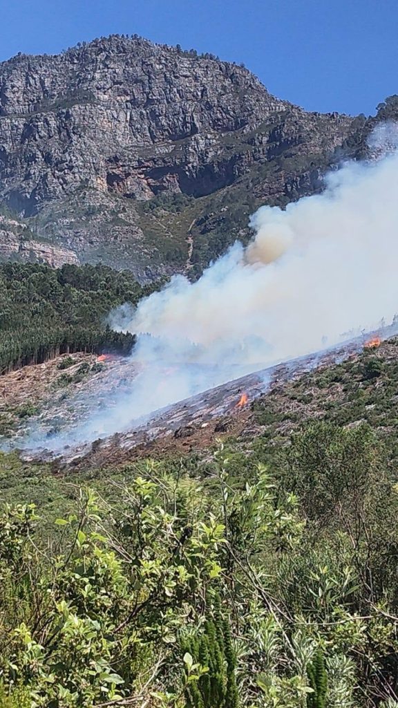 A plume of smoke marks the Simondium fire