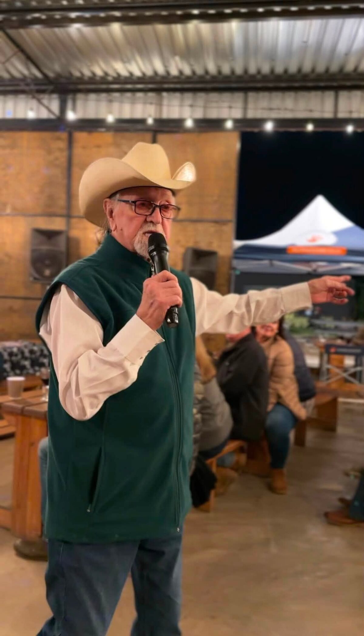 Countrysanger Tommy Dell kritiek ná ernstige motorongeluk