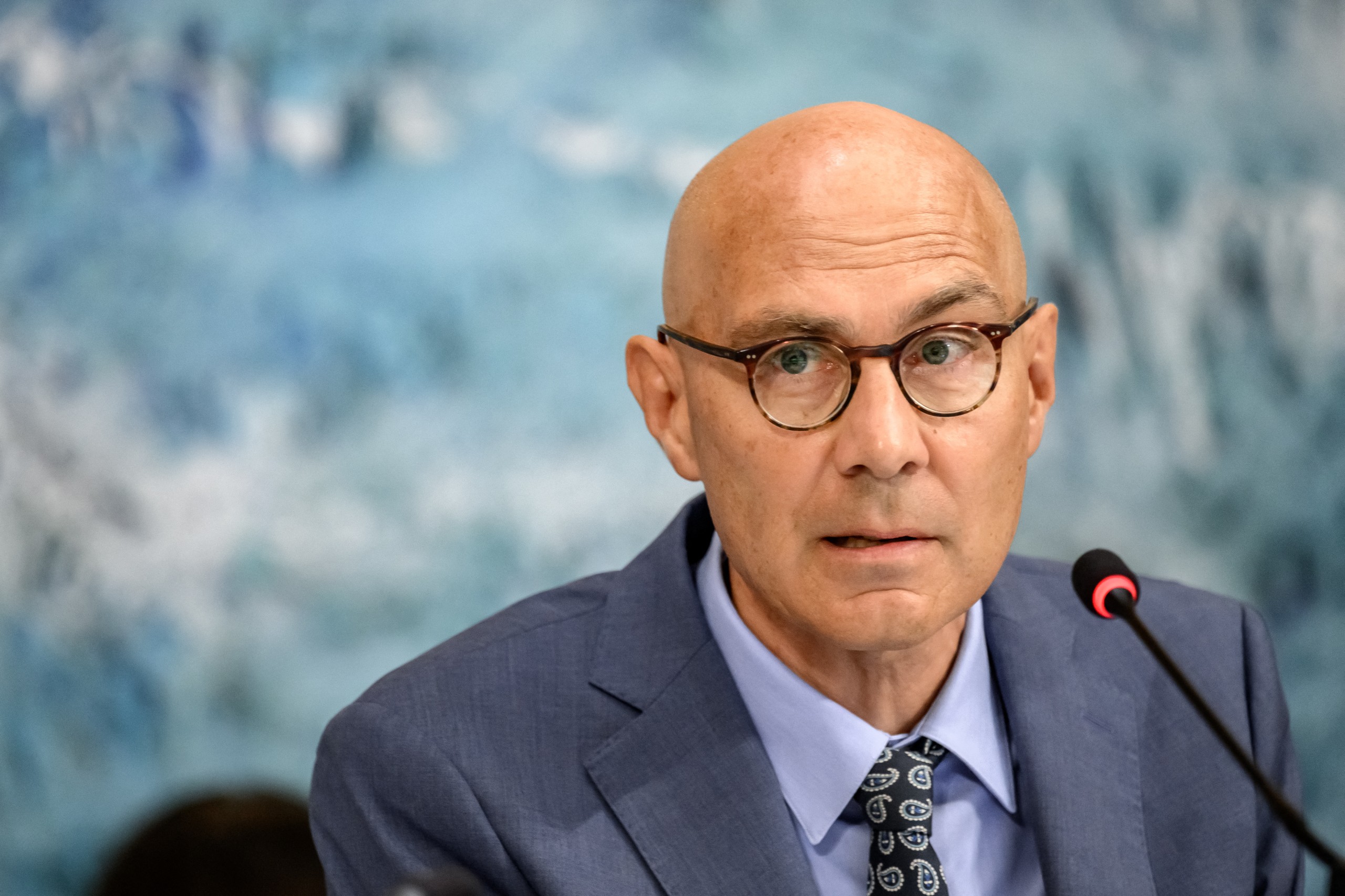 Volker Turk addresses the UN Human Rights Council in Geneva about artificial intelligence risks and the need for urgent regulation.