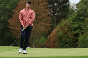 Eagle on 18th launches McIlroy into Wentworth title contention