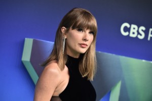 WATCH | Taylor Swift becomes most awarded artist in MTV VMAs history