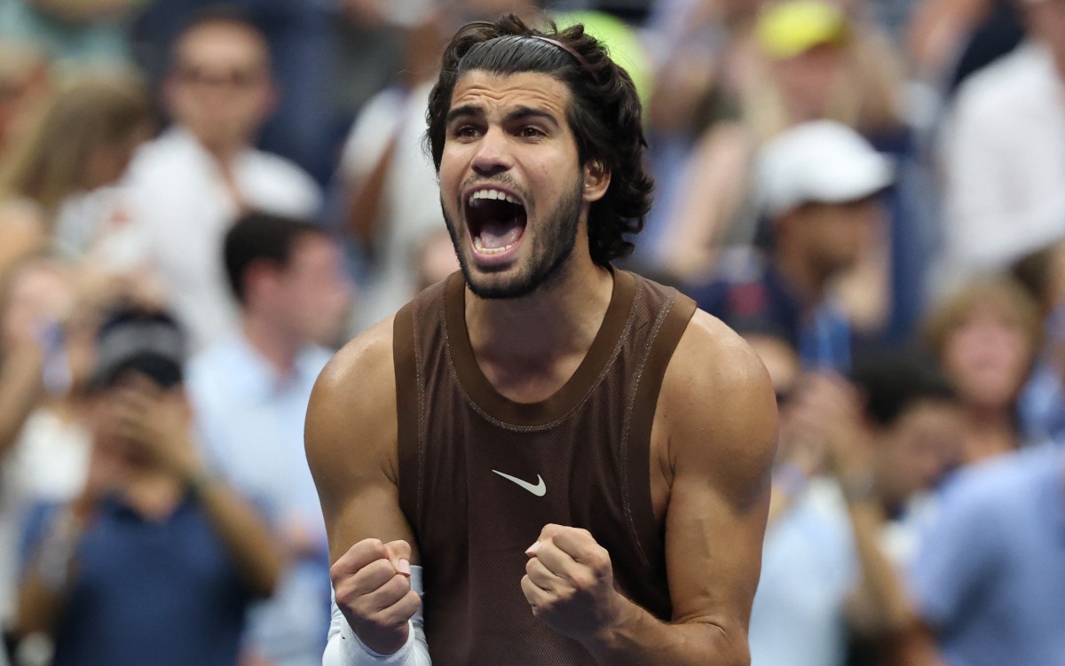 Defending champion Alcaraz eases through after four month layoff