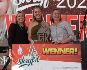 Ma en dogter gekroon as wenners van FAK-Skryf’it 2026