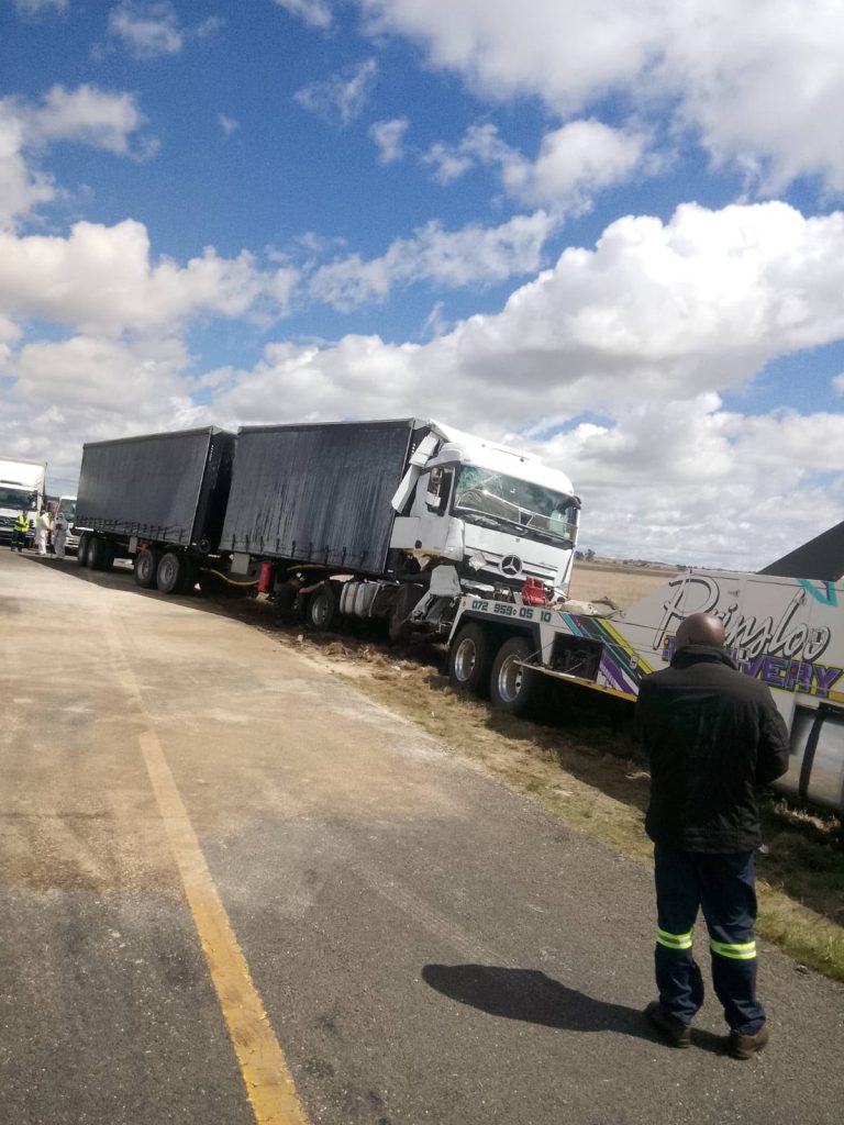 Trucks that was in an accident on the N1 on Wednesday, was removed from the scene.