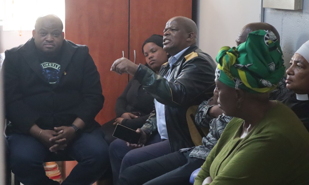Xolani Sotashe speaks to community leaders at district CPF meeting in Lwandle