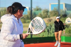Spaanse padelsport slaan kishou op Weskus