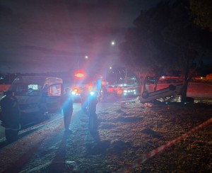 Jong vrou sterf nadat voertuig rol, vriende glo oppad huis toe vanaf kuierplek