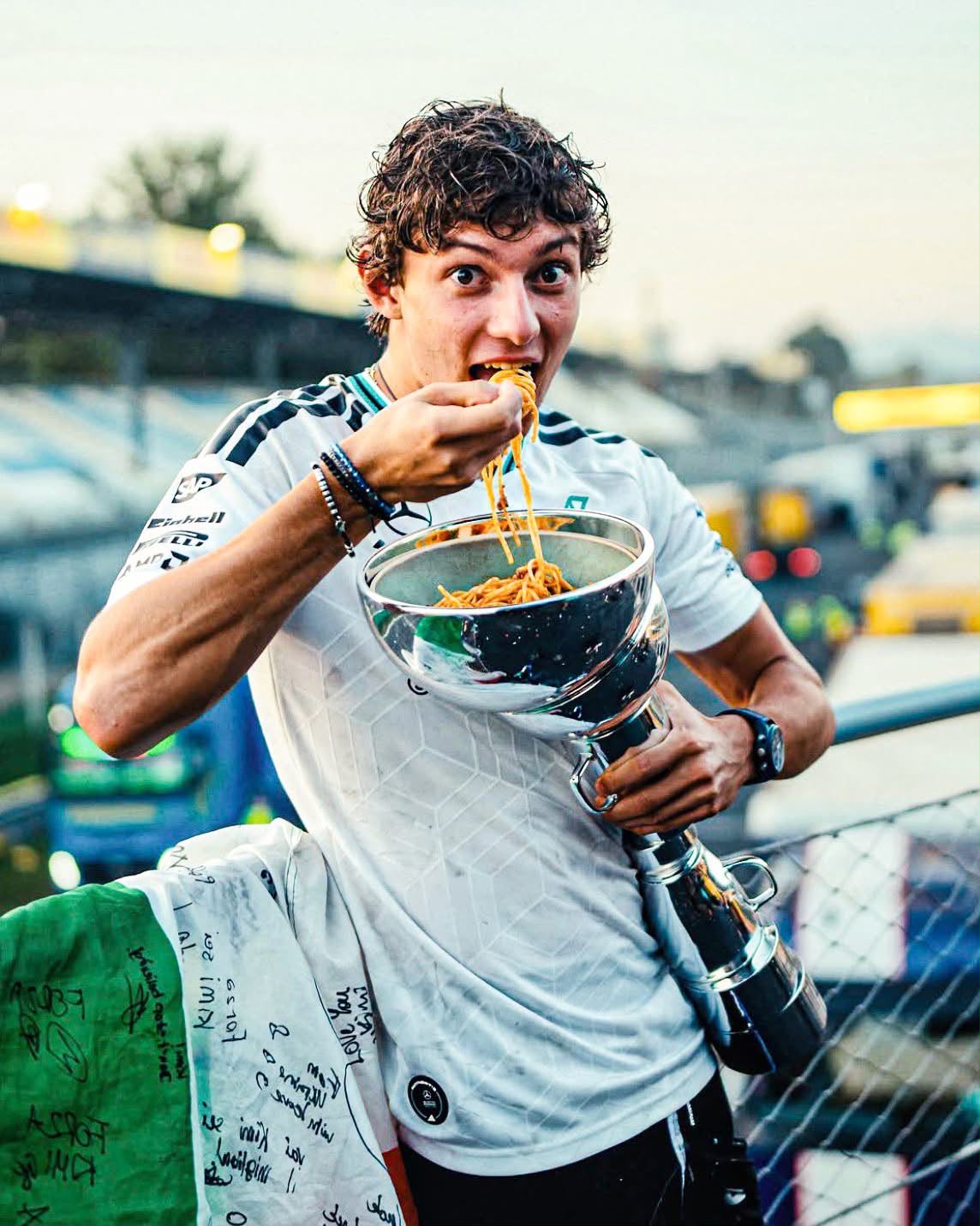 Kimi Antonellie ate pasta from his Monza trophy.