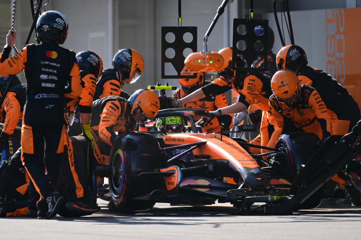 McLaren's British driver Lando Norris makes a pit stop during the Formula One Azerbaijan Grand Prix at the Baku City Circuit
