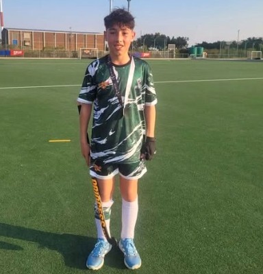 Leandro Dos Santos celebrates elite hockey triumph