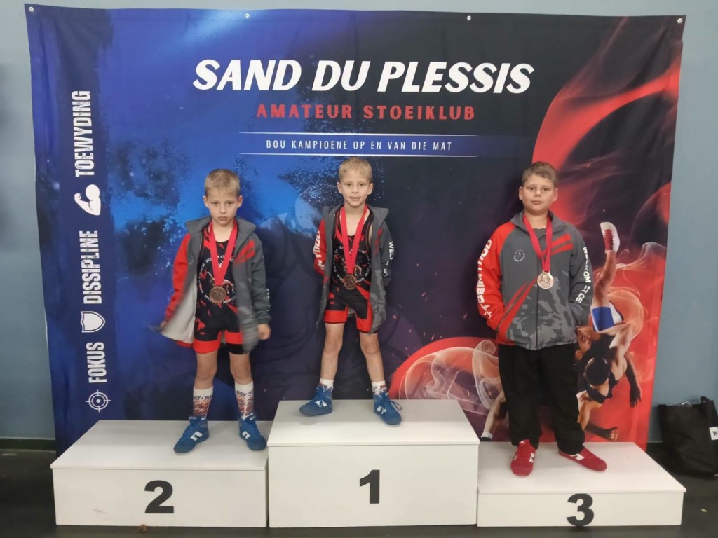 Stoeibyeenkoms - Naudies blink uit by Sand du Plessis