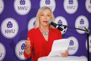 KYK | Sandra Prinsloo met eredoktorsgraad deur NWU vereer