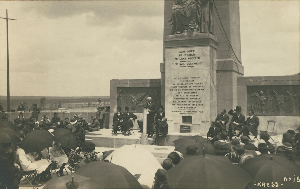 Jan Smuts lei die begrafnisrede tydens die begrafnis in 1926.