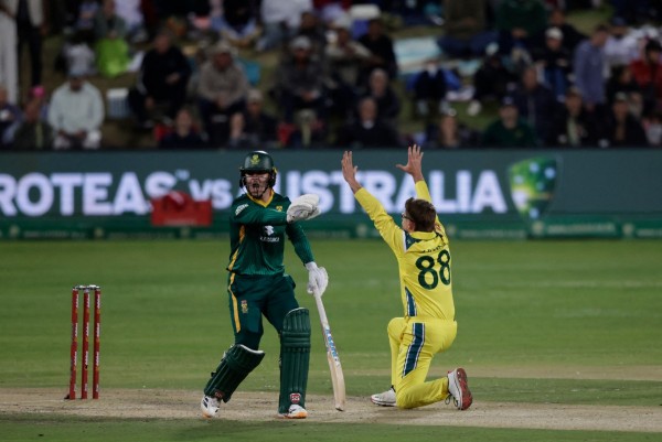 Too little, too late as Australia salvage pride in Potch | NovaNews