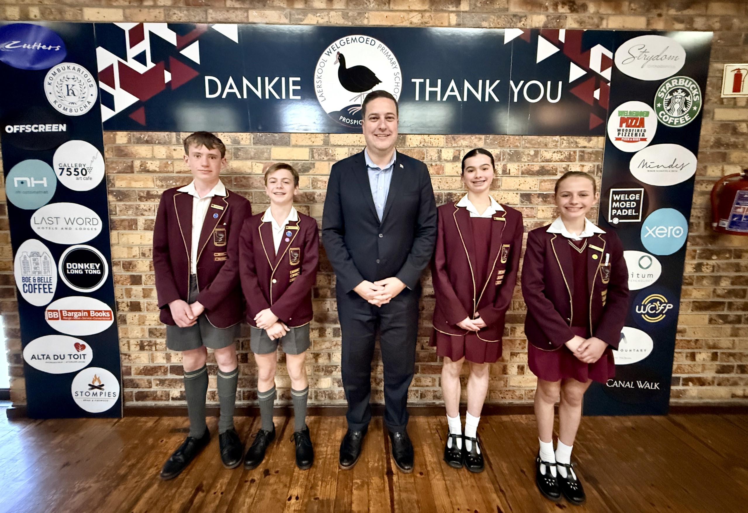 Executive Mayor Geordin Hill-Lewis with the Welgemoed Primary head leaders. From left: Connor McLachlan, Reinhardt Naudé, Mayor Geordin Hill-Lewis, Vida Gomes and Nina Sahd.