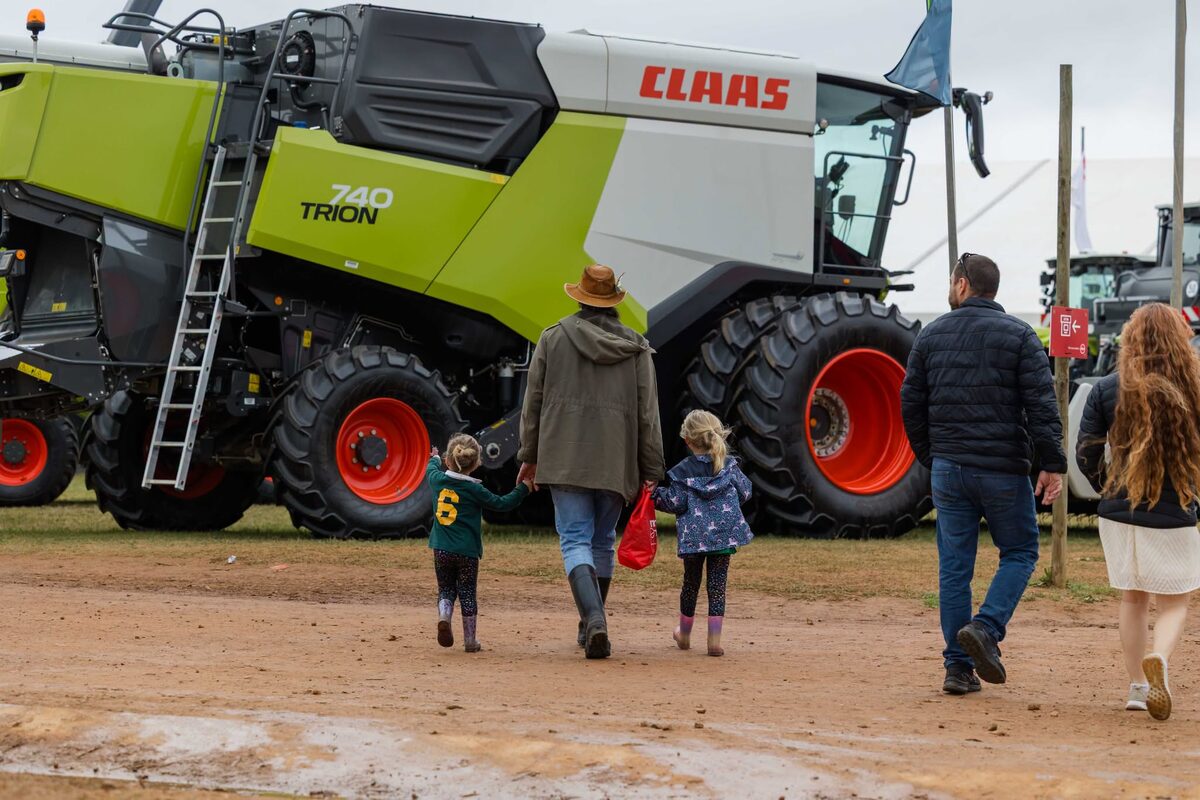 NAMPO Kaap verras menige besoekers