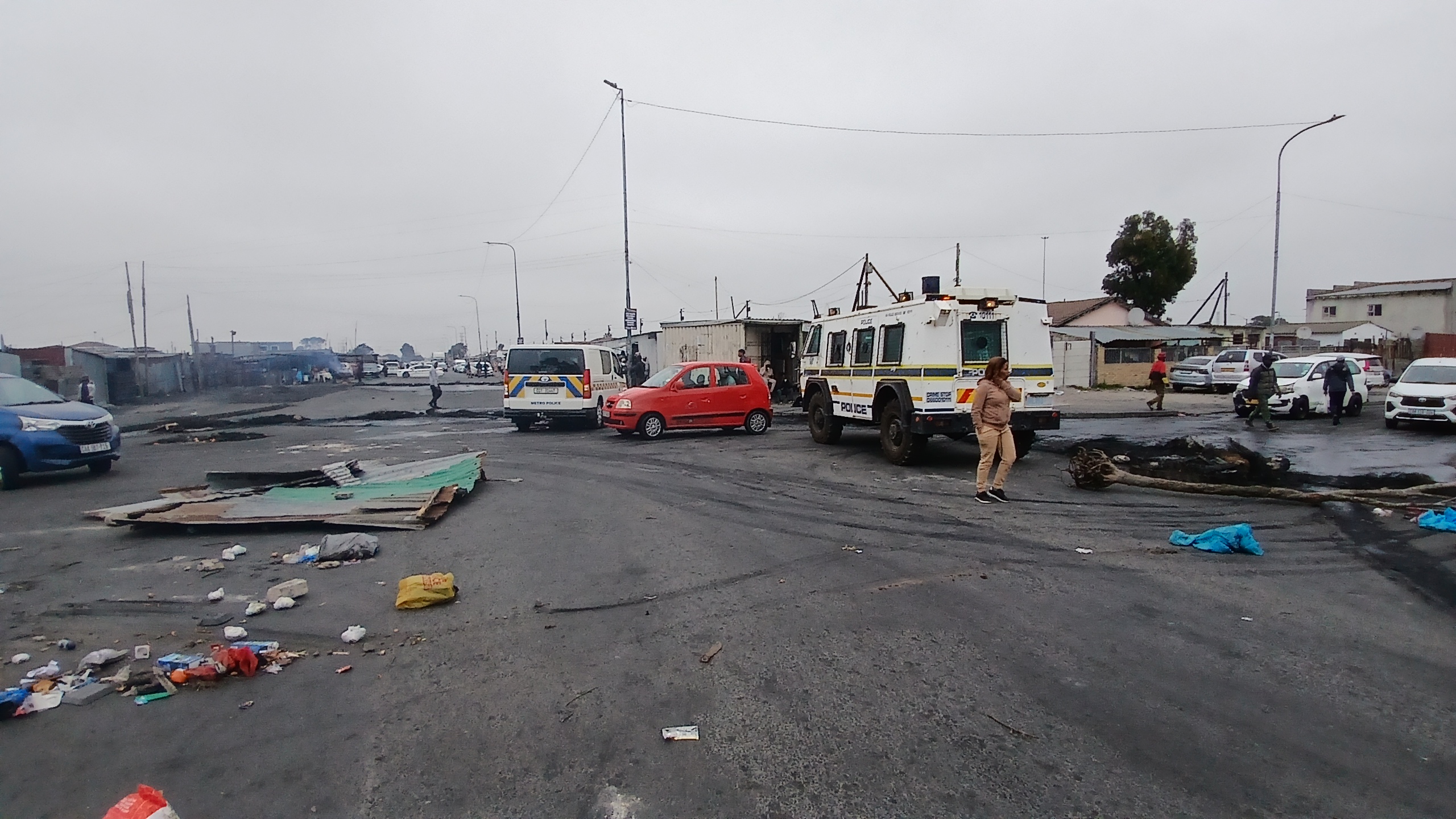 Shack dwellers protest for electricity access in Cape Town township