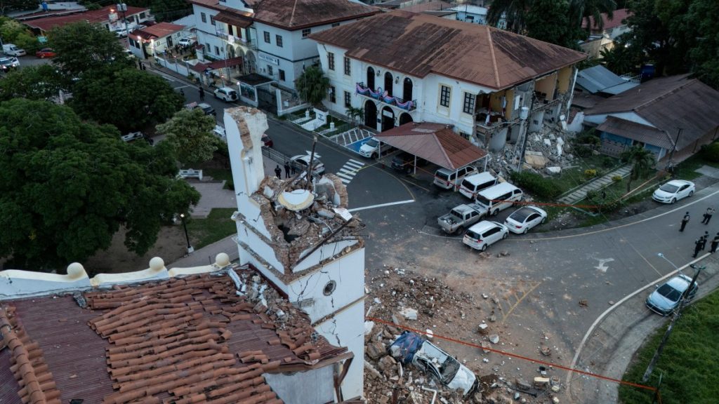 the collapsed cathedral (on the left) and the collapsed Penonome Governor's Office building.