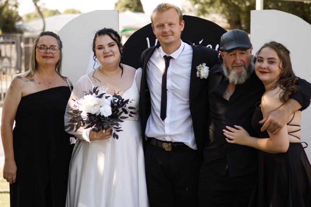 Ian visagie en sy vrou Elisma, saam sy tannie Elsie Mugge en sy oom Ian Mugge en En hulle dogter Niane Mugge