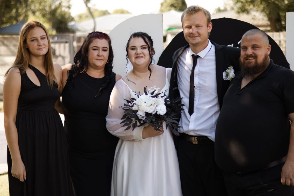 Ian visagie en sy vrou Elisma, saam sy tannie Elsie Mugge en sy oom Ian Mugge en En hulle dogter Niane Mugge