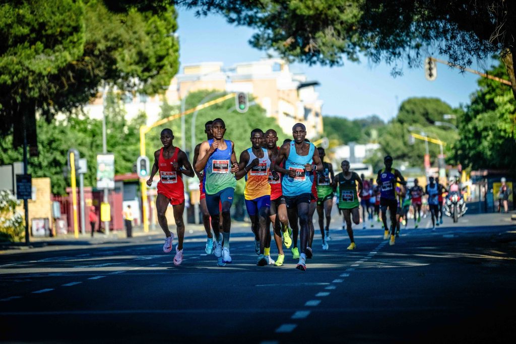 Far right - Filex Masai and the leading Elite Men’s bunch