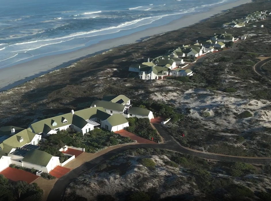 Bejaarde vrou by Yzerfontein deur gemaskerdes beroof