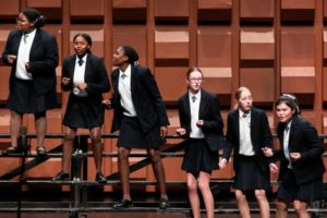Laerskool Outeniqua reik uit na bejaardes