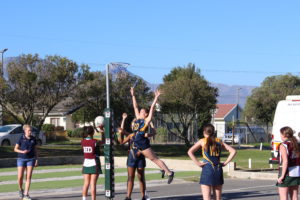 Hoërskool Strand Netbal teen Engelse toerspanne
