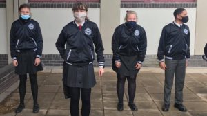 Hoërskool Oudtshoorn matrieks spog met hul baadjies