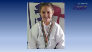 Hoër Meisieskool Oranje leerder skitter in karate