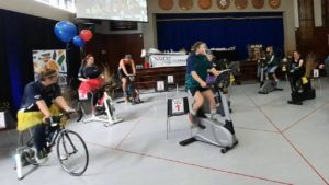 Laerskool Willem Postma en Laeskool Bloemfontein trap fiets vir fondse