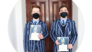 Hoër Jongenskool leerders skitter in Algemene Kennis Kompetisie