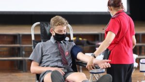 Paul Roos Gimnasium leerders skenk bloed