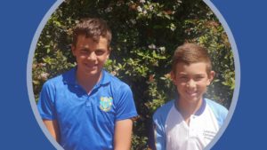Twee Outies swaai stokke vir Suid-Kaap