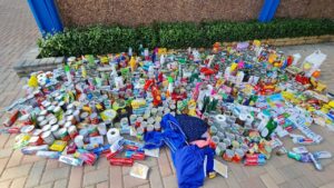 Primêre skool Naudéville maak harte bly met kos